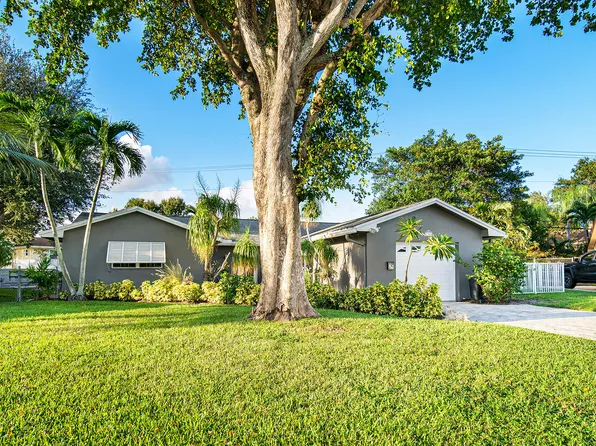 1903 Central Court, Lake Clarke Shores, FL 33406