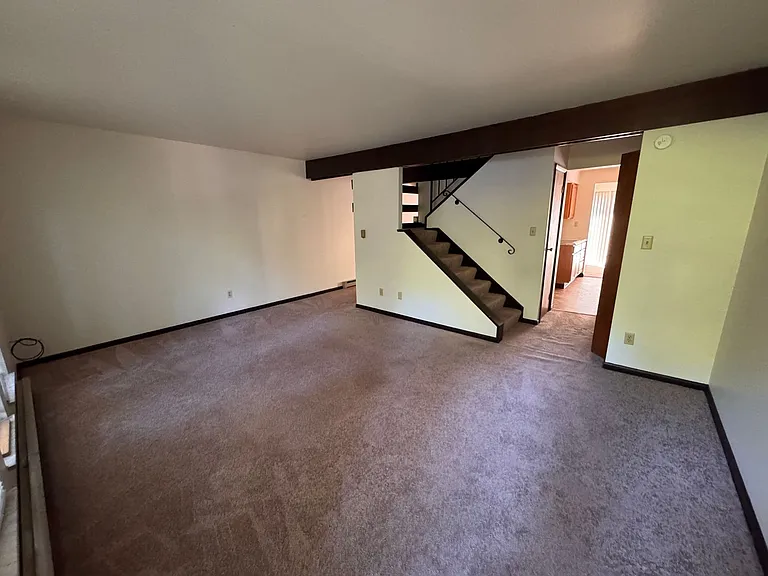 214 E Water St — Photo 4