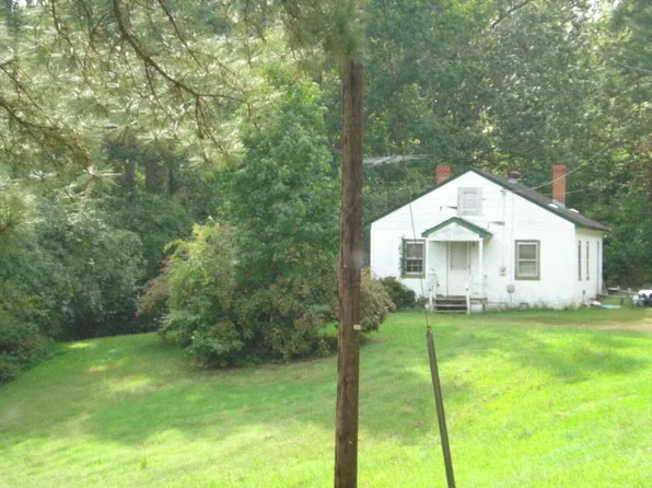 1239 Desha Rd, Tappahannock, VA 22560