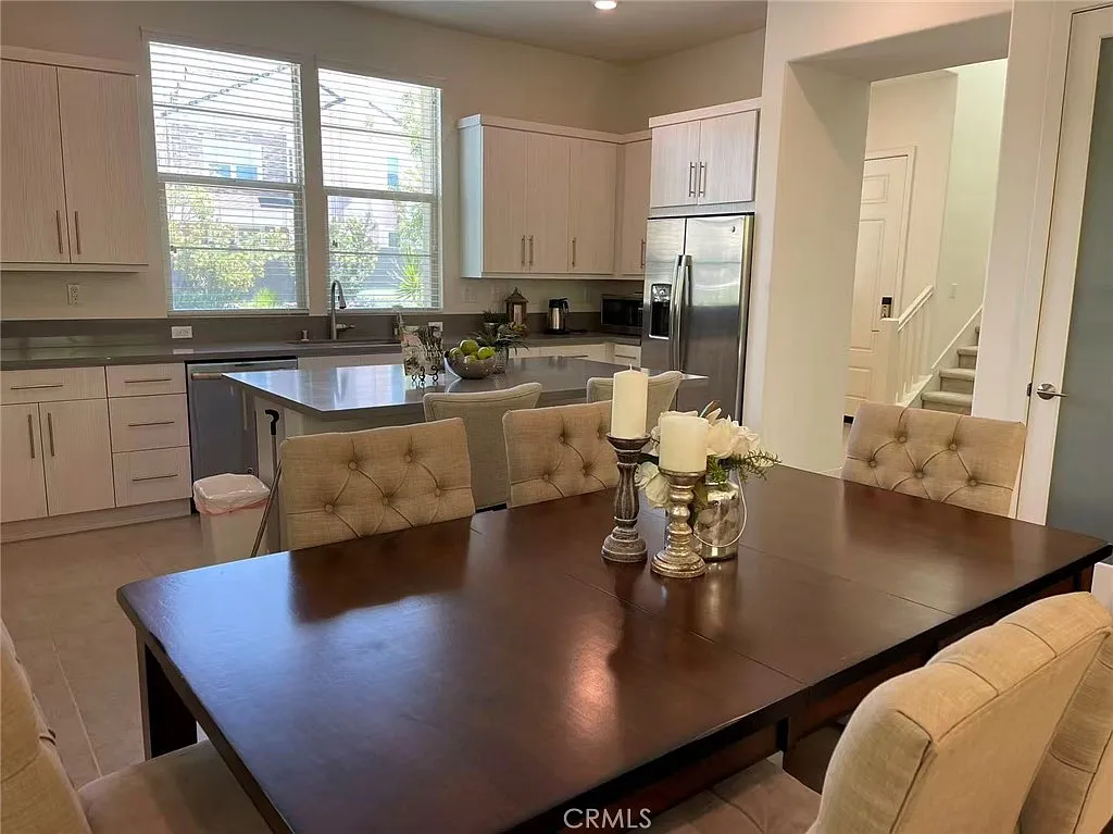 3 bed, 2.5 bath, 1810 sqft, $5,250 — Photo 4