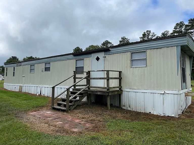 208 Leatherwood Ln — Photo 1