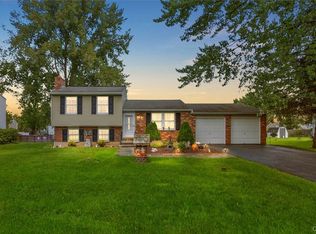 8070 Crockett Dr, Cicero, NY 13039