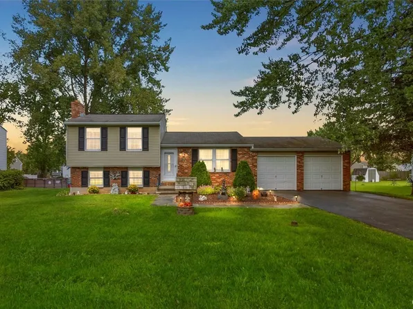 8070 Crockett Dr, Cicero, NY 13039