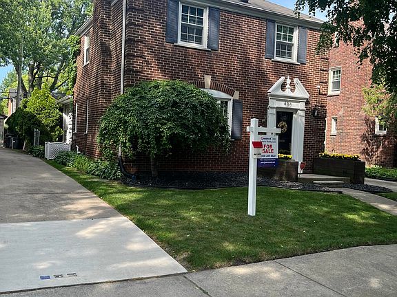 2nd image of 456 Manor St