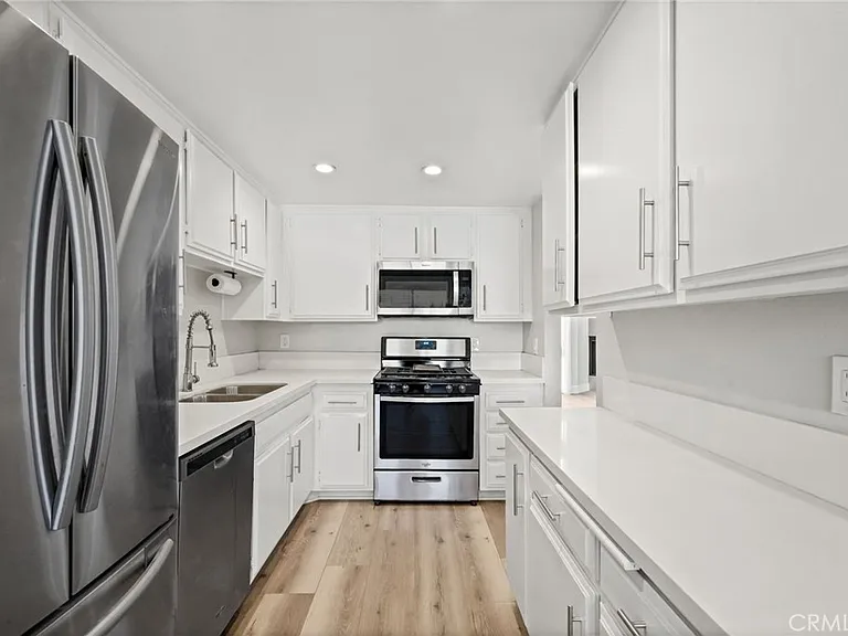 6323 Reseda Blvd #2 — Photo 4