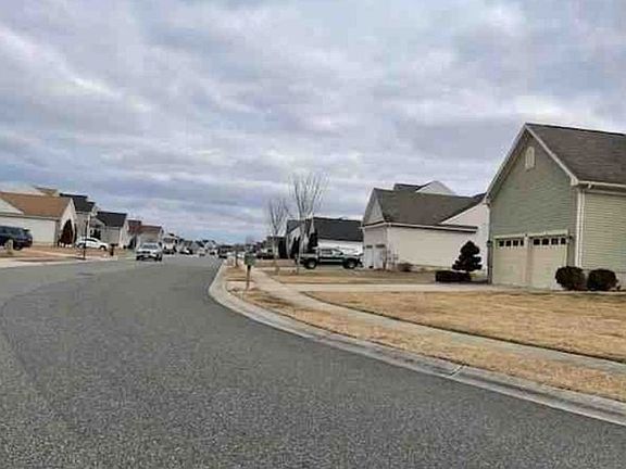 Exterior Neighborhood (street photo)