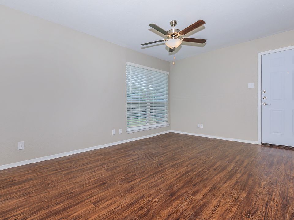 1 bedroom, 1 bathroom. Bedroom photo