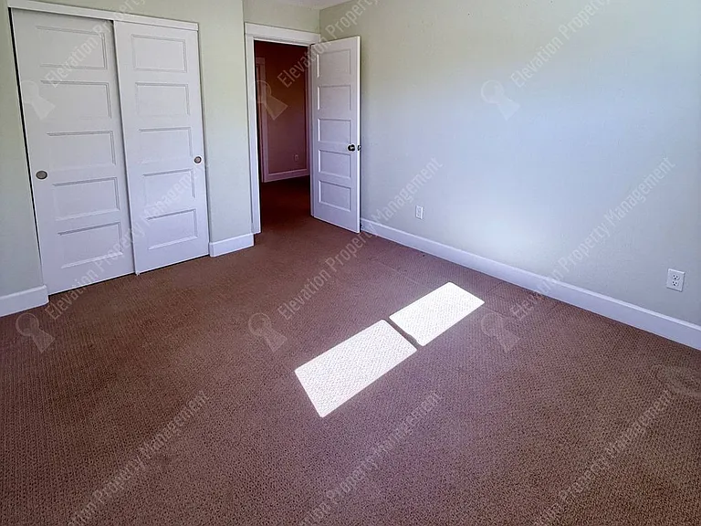 790 NE Isabella Ln — Photo 12