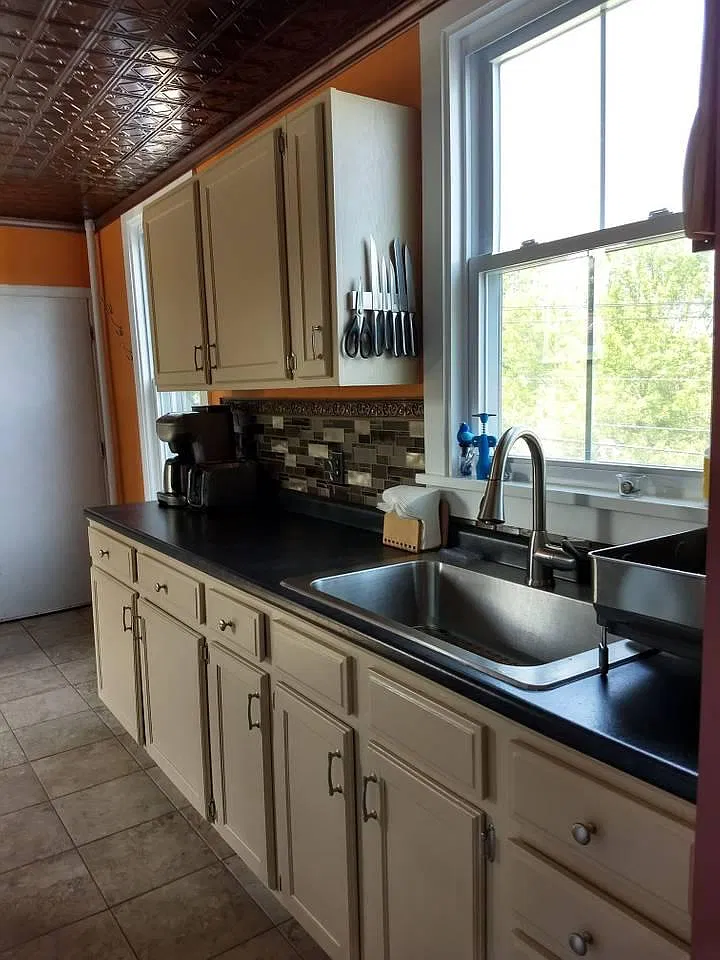 2 bed, 1100 sqft, $2,400 — Photo 2