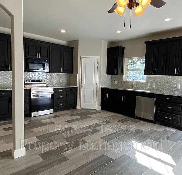 729 E Brown St #B — Photo 19