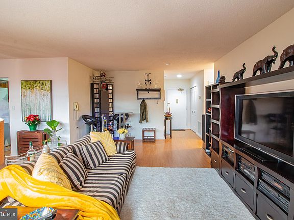 4th image of 3709 S George Mason Dr APT 110