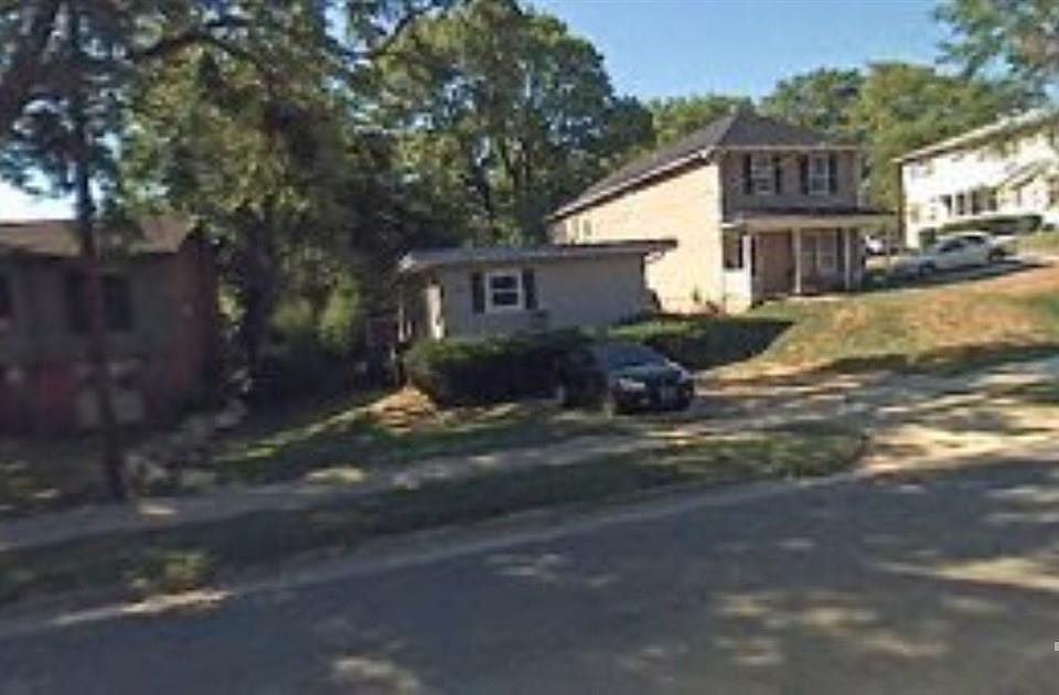 2nd image of 800 E Lenoir St