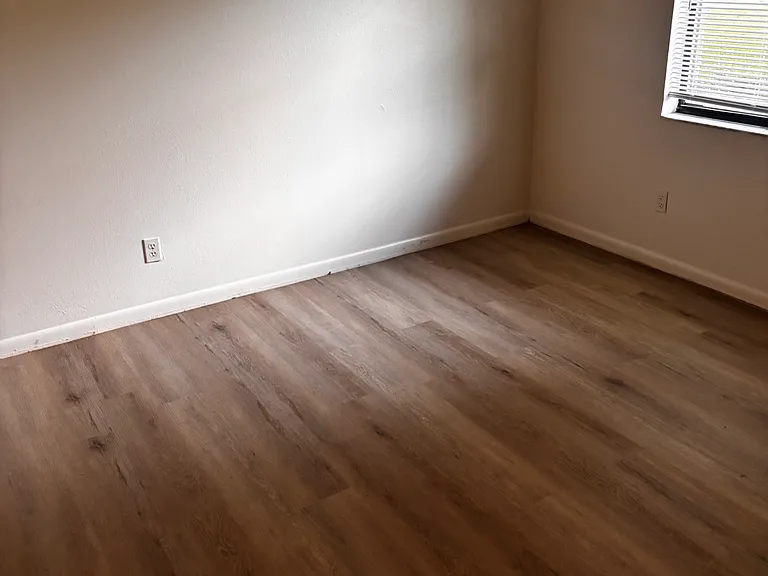 5300 NE 14th Ave #1 — Photo 5