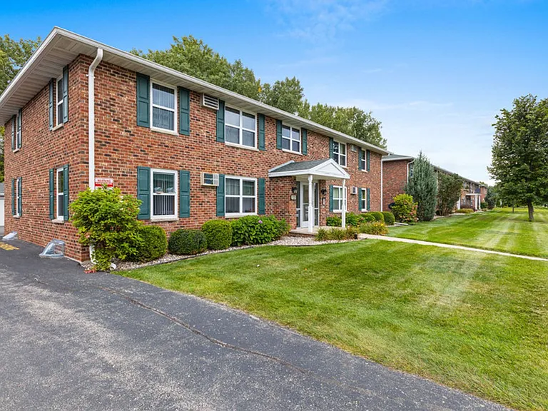 Roland Lane Apartments — Photo 41