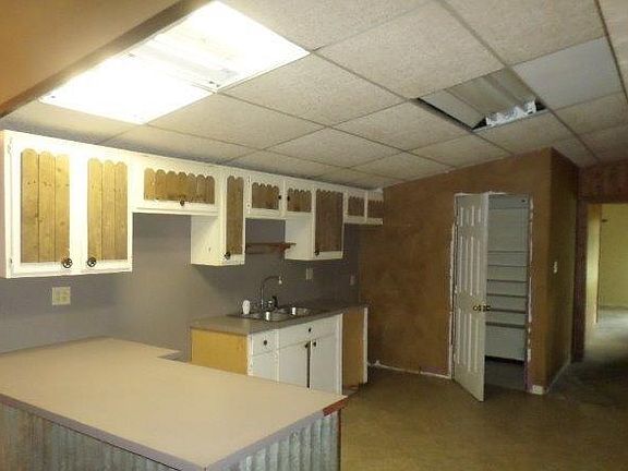3rd image of 3434 Elm St