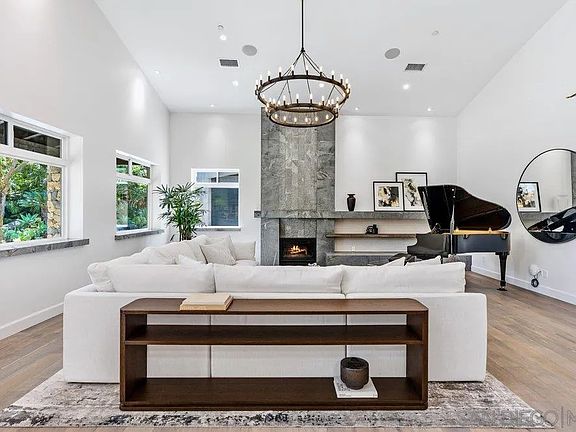 4th image of 1240 Berryman Cyn