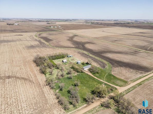 46982 301st St, Beresford, SD 57004