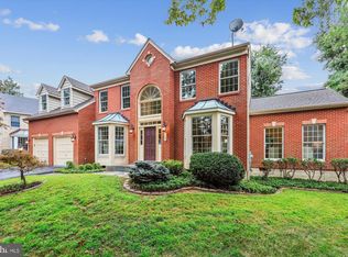 13 Climbing Rose Ct, Rockville, MD 20850