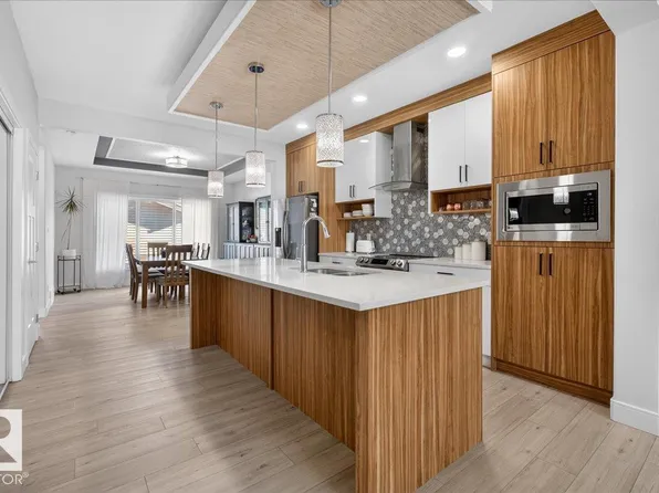 1778 25a St NW, Edmonton, AB T6T 2H8