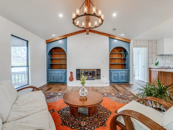 130 Holland Dr, Denison, TX 75020
