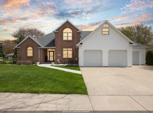 4240 N Wedgewood Dr, Appleton, WI 54913