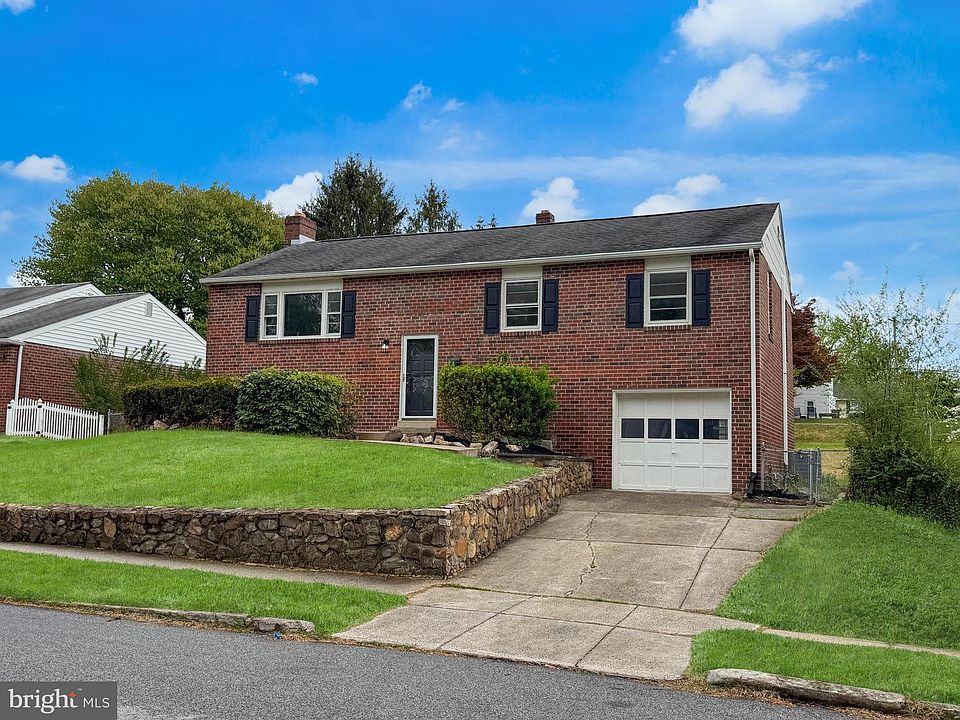 1st image of 412 Camelot Dr