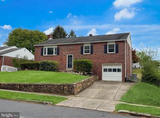 412 Camelot Dr, Brookhaven, PA 19015