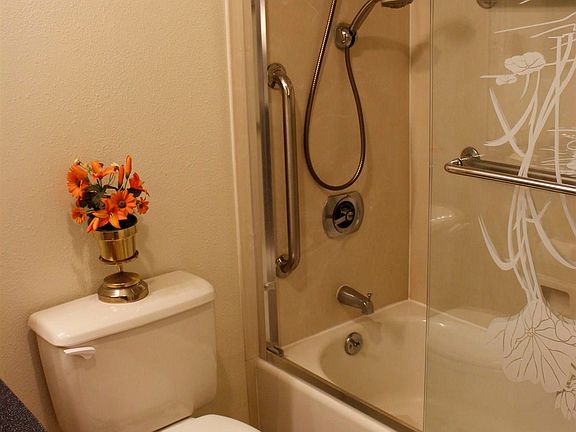 5th image of 989 Webster St APT 450