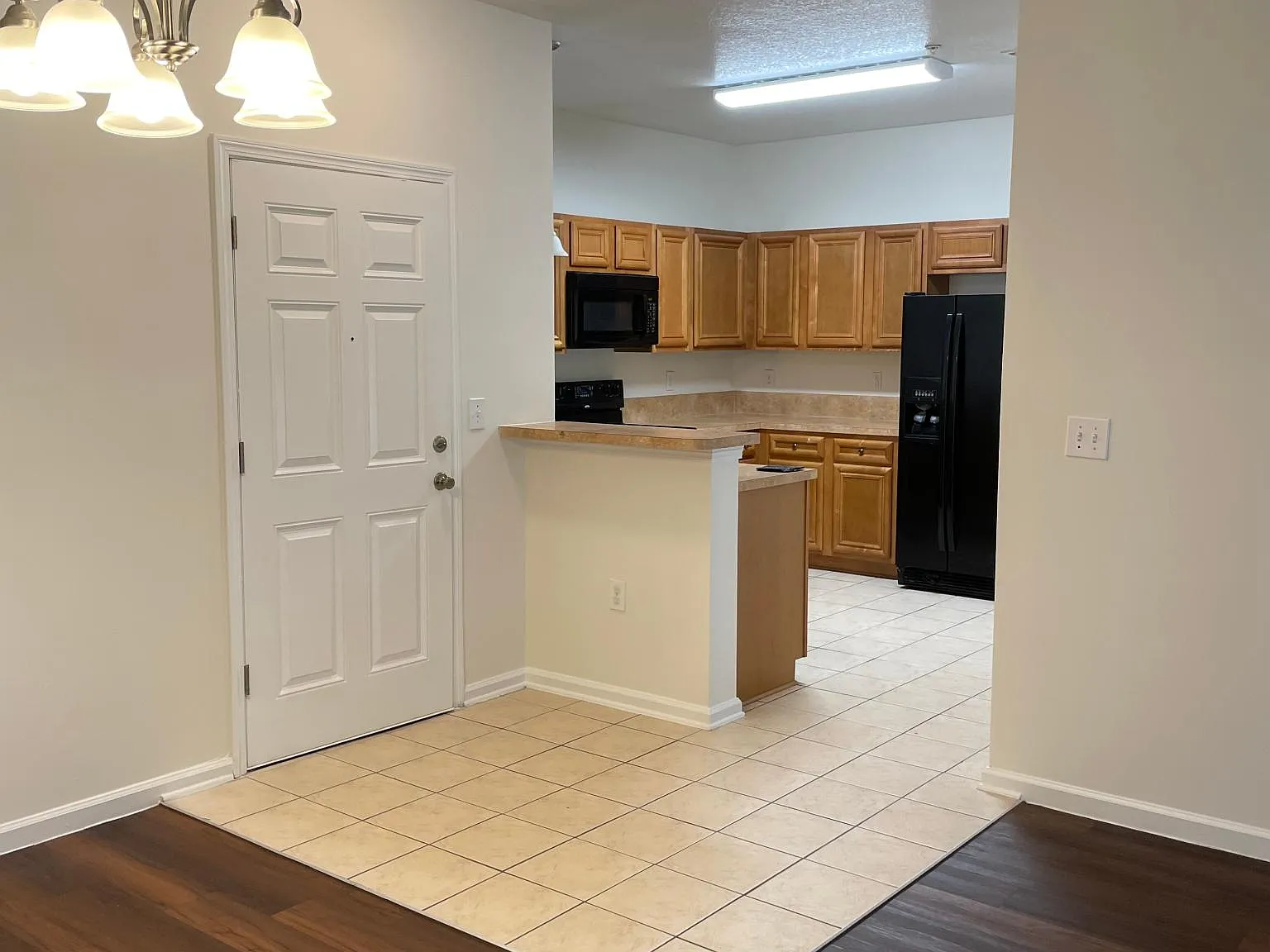 3 bed, 1100 sqft, $1,550 — Photo 2