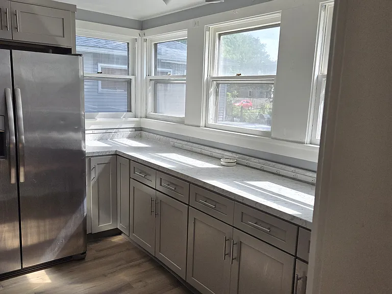 20 Paige St — Photo 3