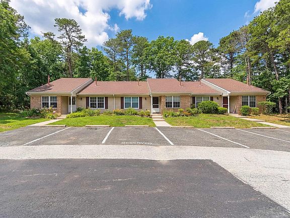 2nd image of 46 Club Pl #46