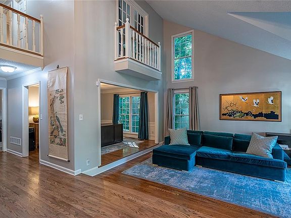 5th image of 3896 Tanbark Ct NE