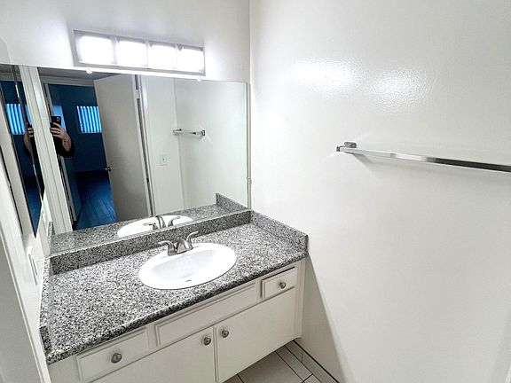 5th image of 144 S Doheny Dr #110