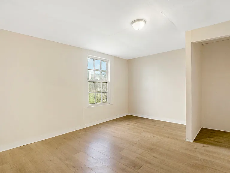 1031 Ash St — Photo 16