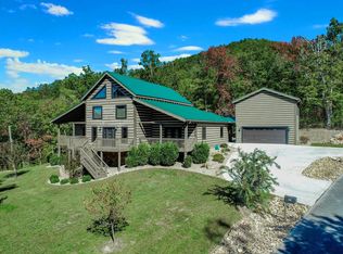961 Tomahawk Dr, Cosby, TN 37722
