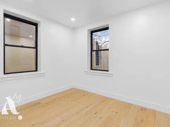 58 Avenue A image 3 of 9