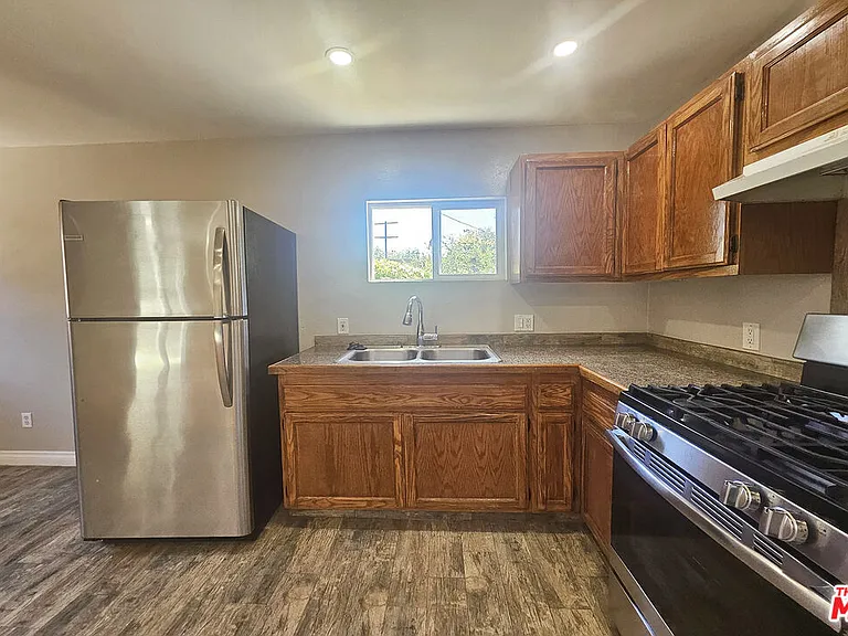 6946 1/2 Jellico Ave — Photo 8