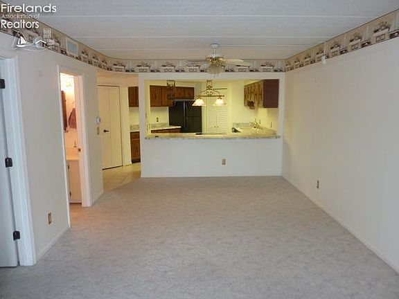 4th image of 711 W Lakeshore Dr APT 403