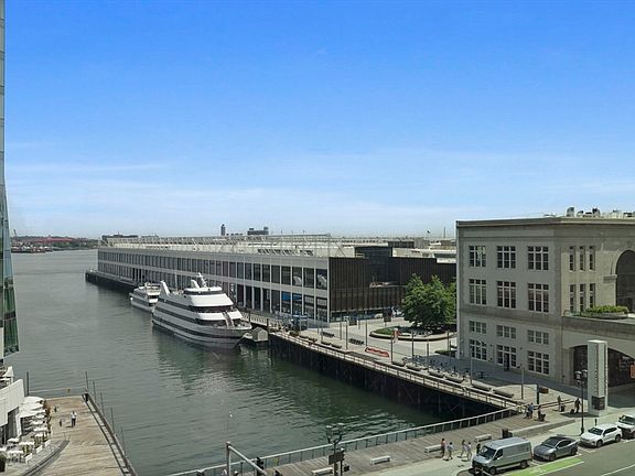3rd image of 133 Seaport Blvd #723