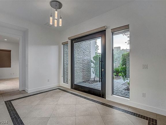4th image of 74 Pristine Glen St