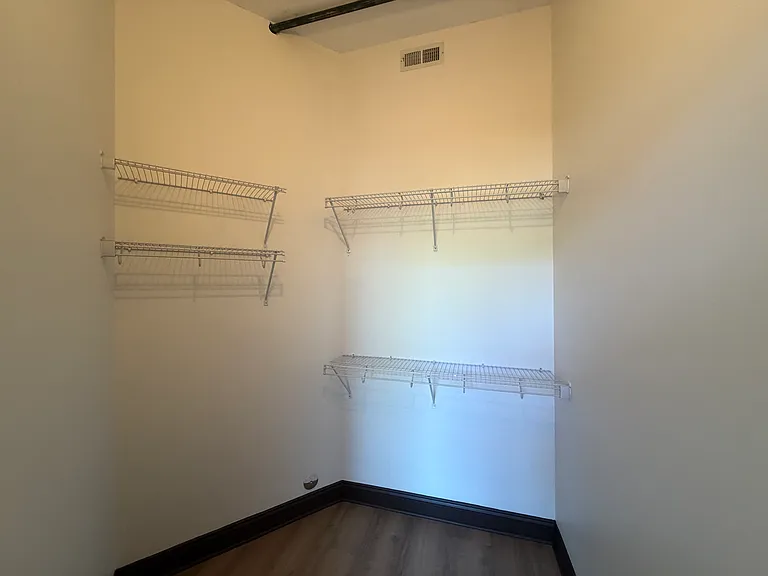 400 N Main St #330 — Photo 8