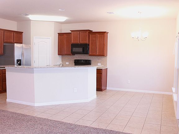Bright Kitchen and dining mixture.