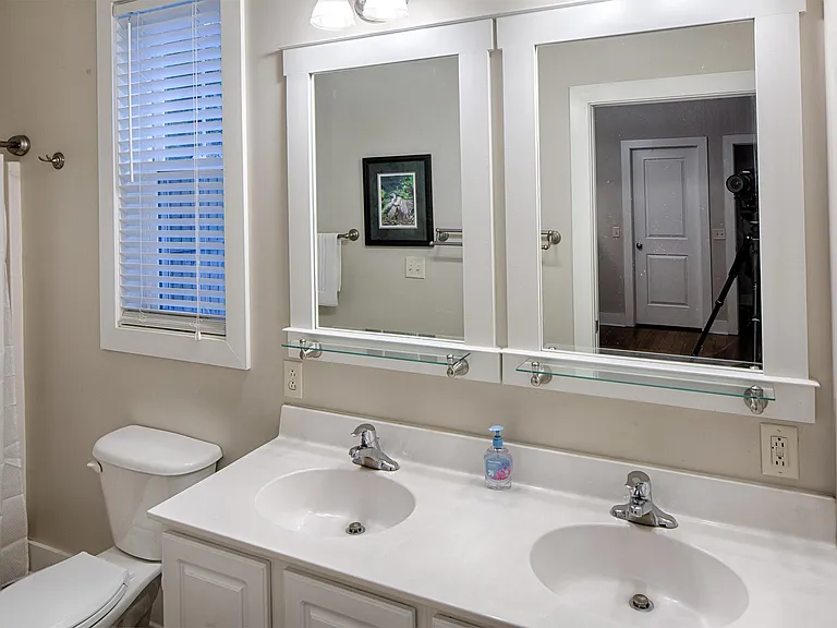 3206 Robertson Ave — Photo 3