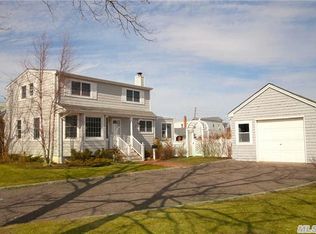 53 Annuskemunnica Rd, Babylon, NY 11702