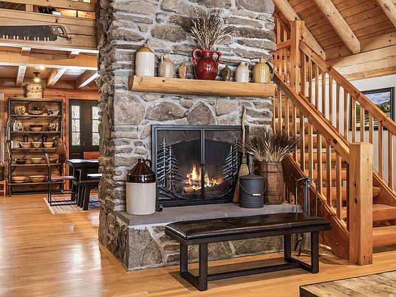 2nd image of 34 Simond Hill Rd