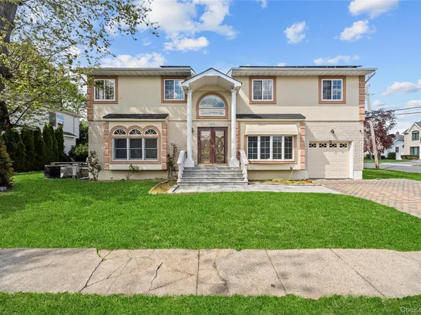 31 Woodward Street, Roslyn Heights, NY 11577