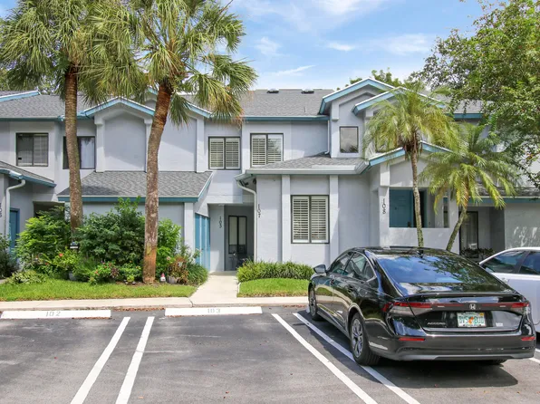 107 Harbour Pointe Way, Greenacres, FL 33413