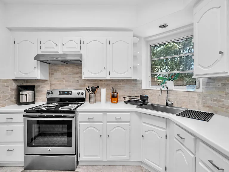 801 SW 24th Rd — Photo 6