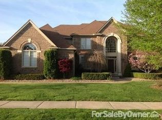 416 Springview Dr, Rochester, MI 48307