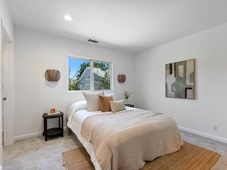 17453 Burbank Blvd — Photo 8